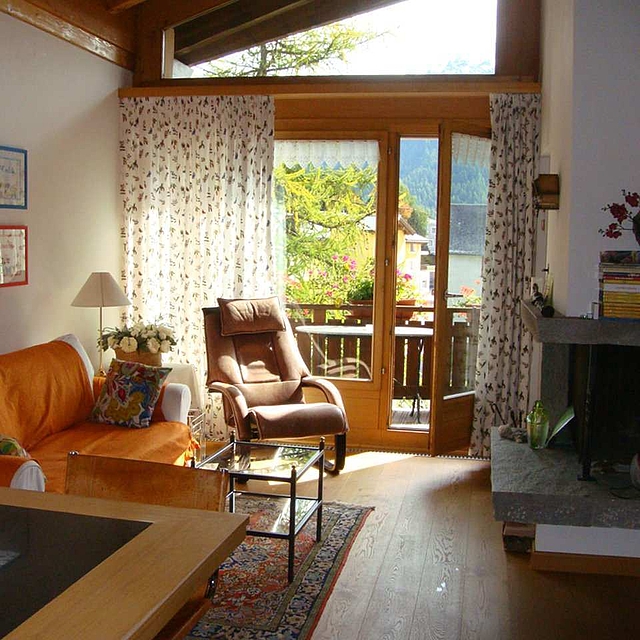Pöstli 307 living room with chimney