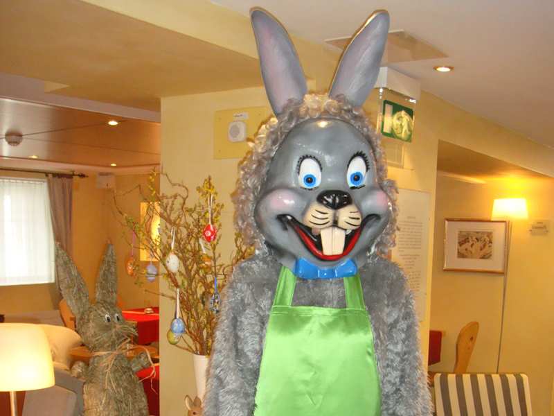 Pasqua allo Schweizerhaus il coniglio porta una sorpresa